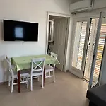 Marta - - Near The Sea Appartement *