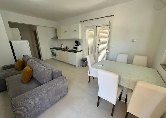 Marta - - Near The Sea Apartamento Zadar